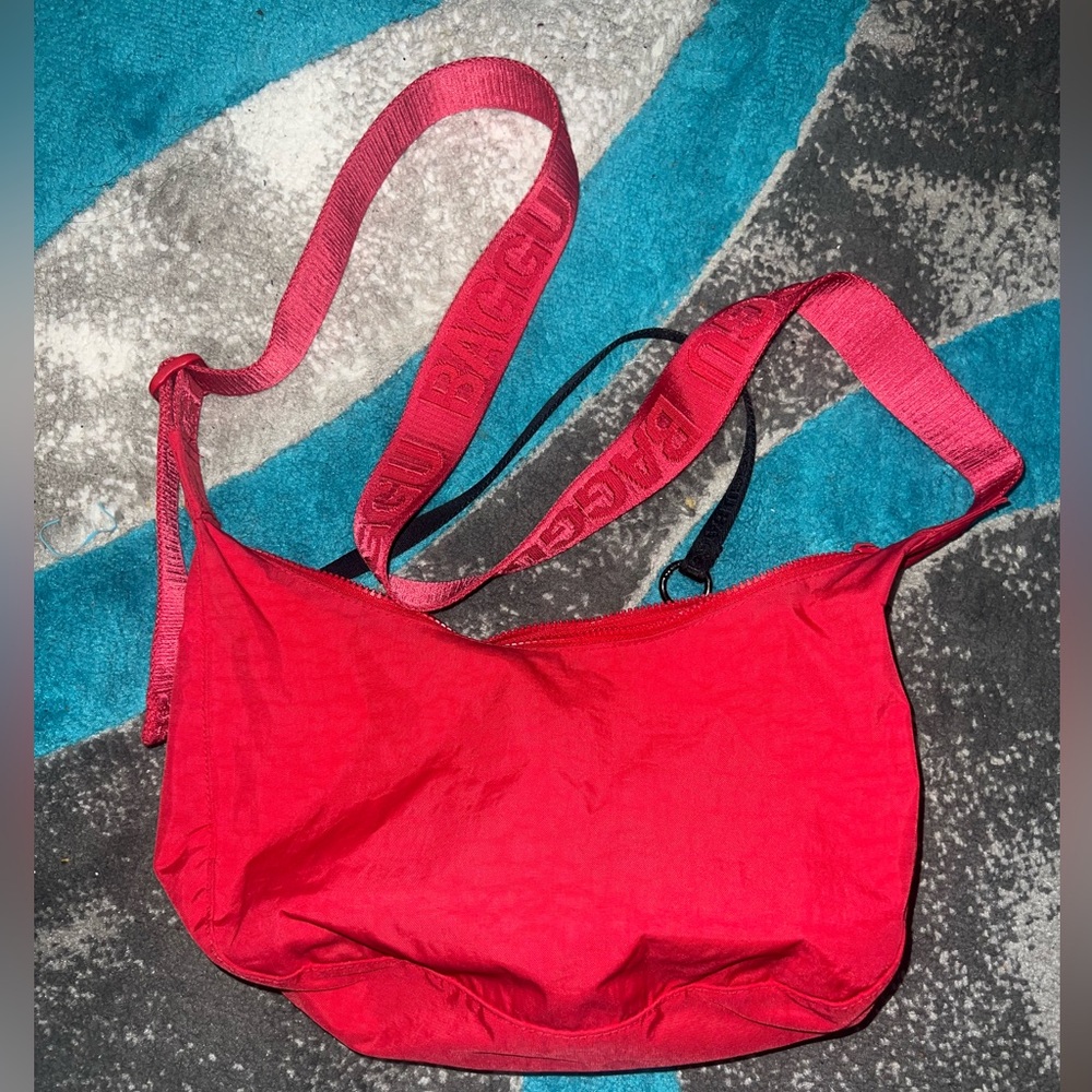 BAGGU Candy Apple Medium Crescent Bag